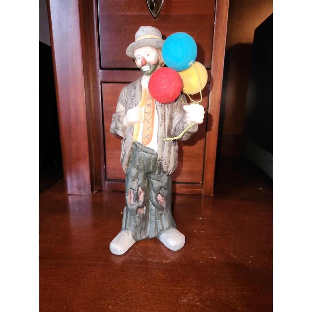 Emmett Kelly Jr Figurine Clown with Balloons 9 Inches Tall by Flambro
